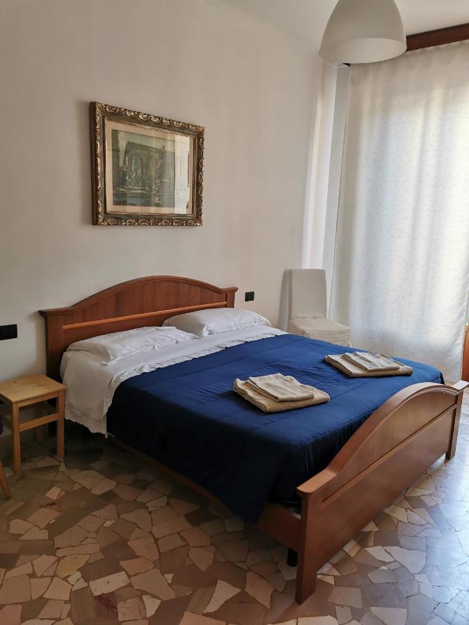 Sciacchithouse Guest house *